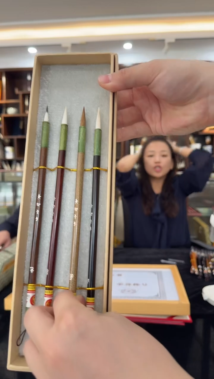 折扇.杨松源千金湖笔--满园春色