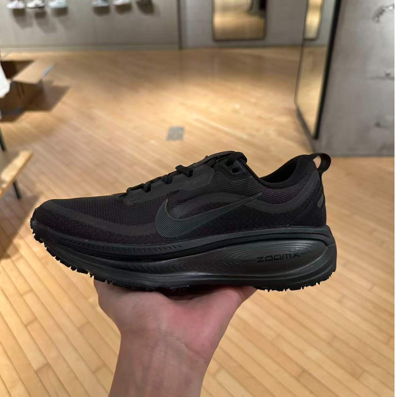 NIKE/耐克官方正品女子VOMERO 18 GTX防水运动跑步鞋HQ7002-001