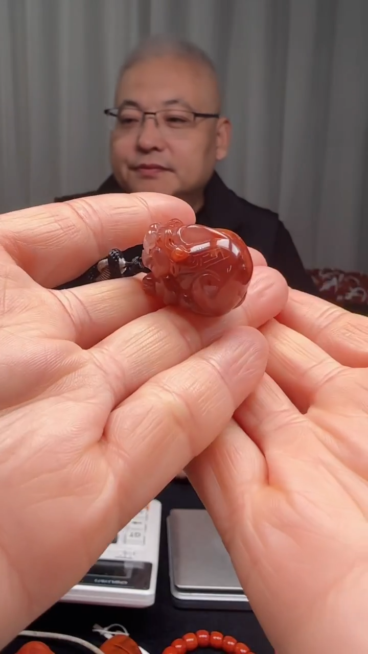 未镶嵌多样性发一件南红玛瑙原矿瓦西貔貅