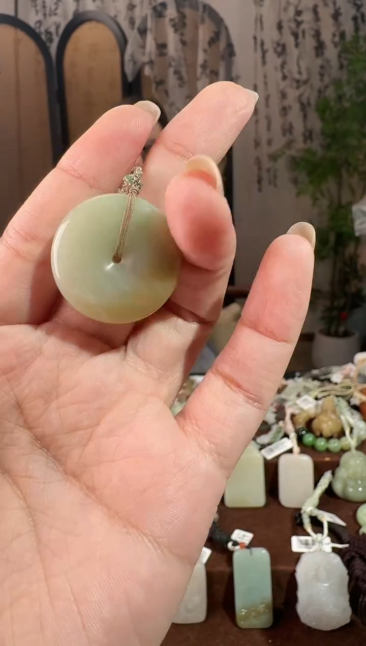 颈饰未镶嵌和田玉平安扣