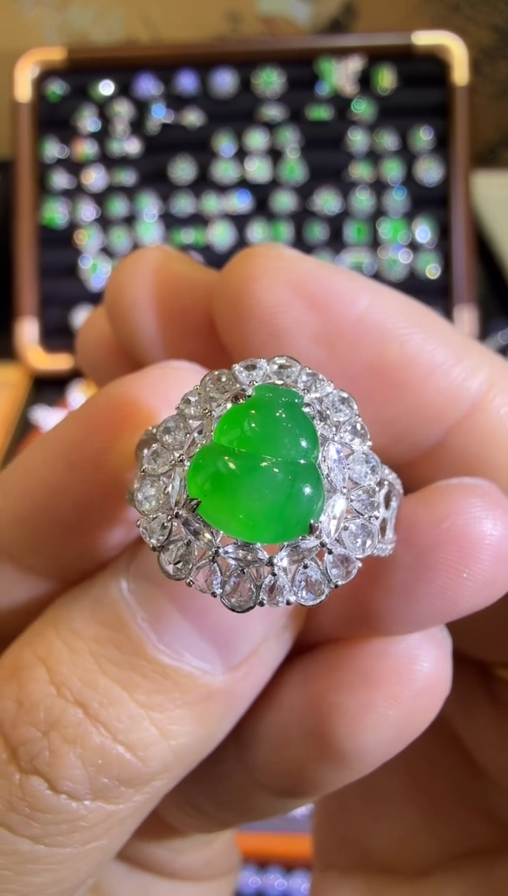 【闪购商品】翡翠戒指18K金镶嵌高冰正阳满绿宽版葫芦戒指