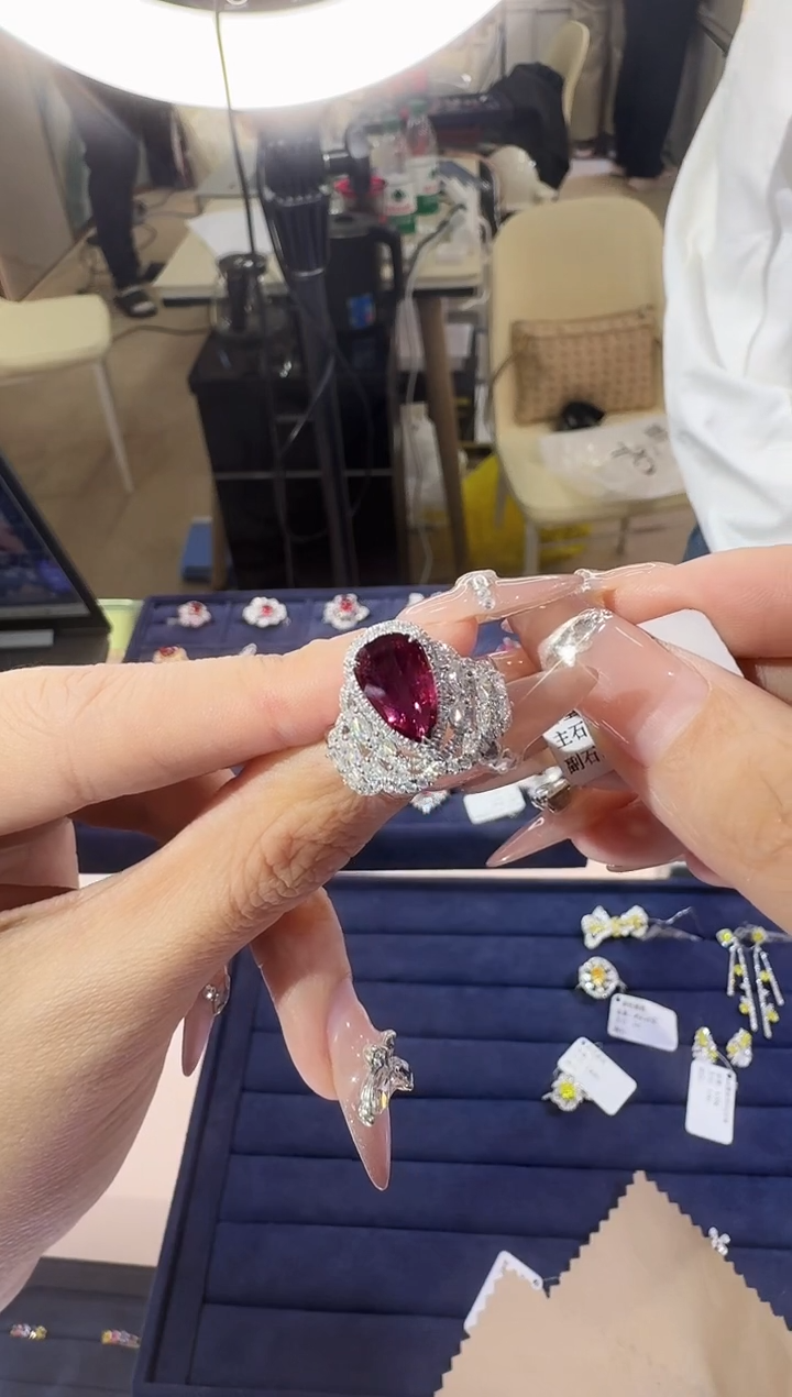 铂Pt950镶嵌戒指红宝石250720047755