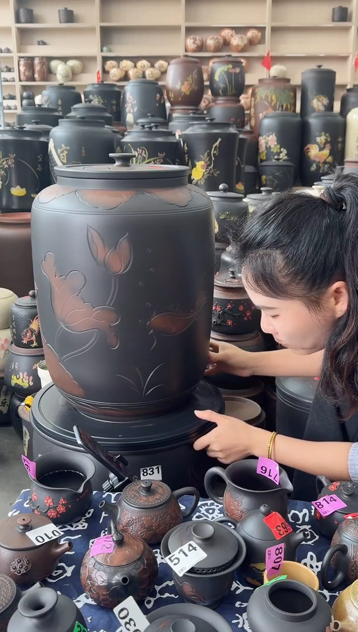 罐瑕疵茶缸高50cm荷花   651