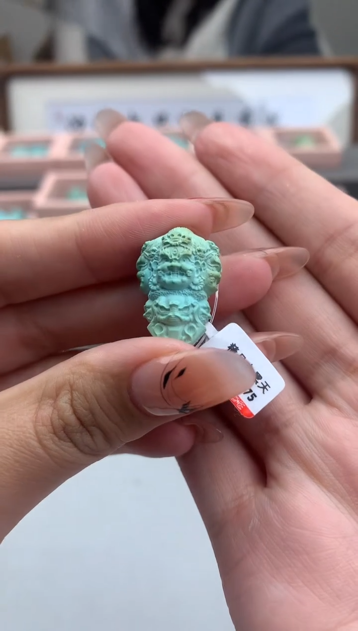 绿松石未镶嵌雕刻C233