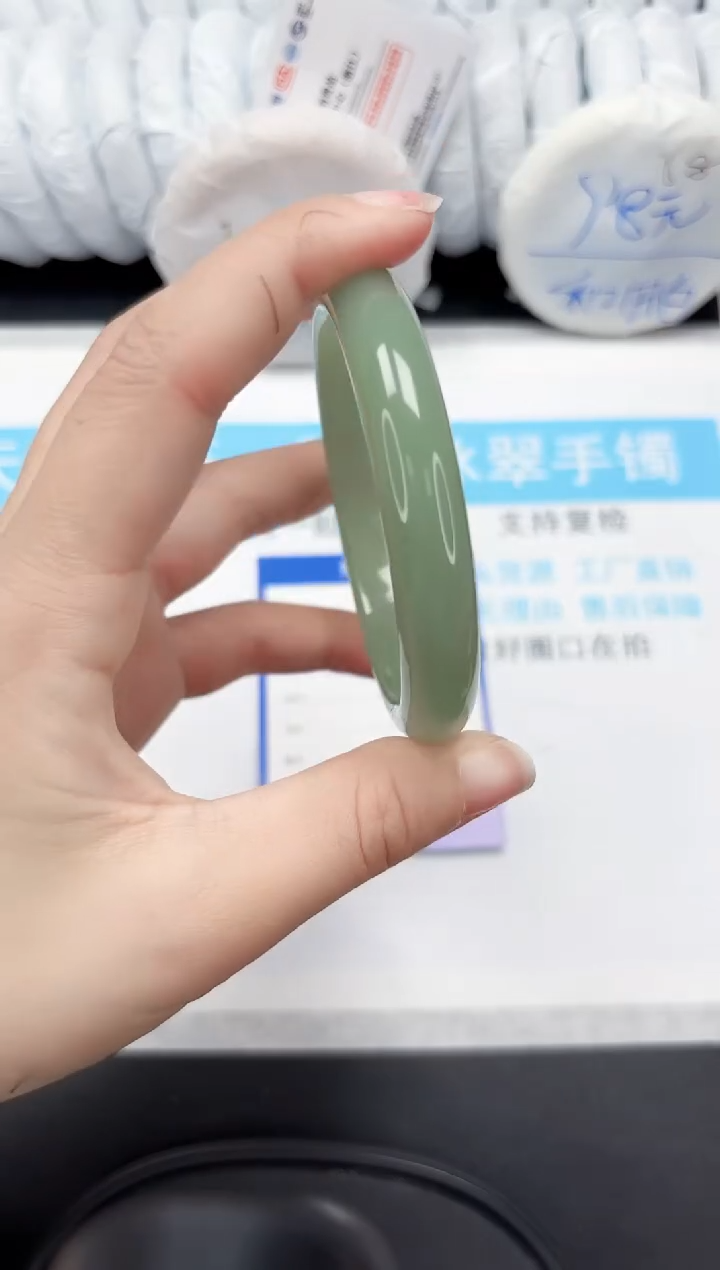 【闪购商品】石英质玉手镯合金53-