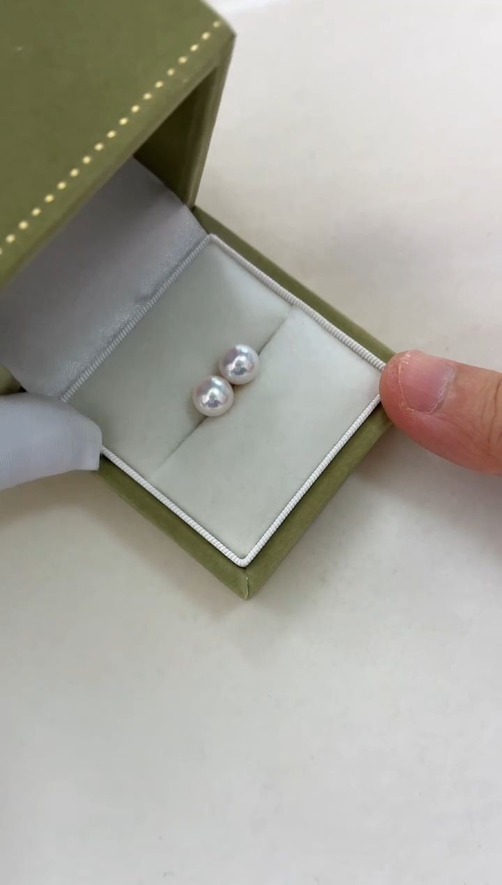 18K金镶嵌淡水珍珠耳饰素钉