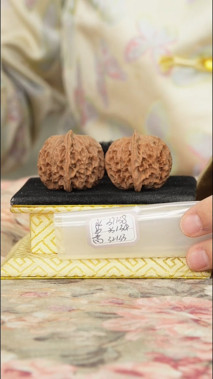 【闪购商品】文玩核桃把件非嫁接元宝