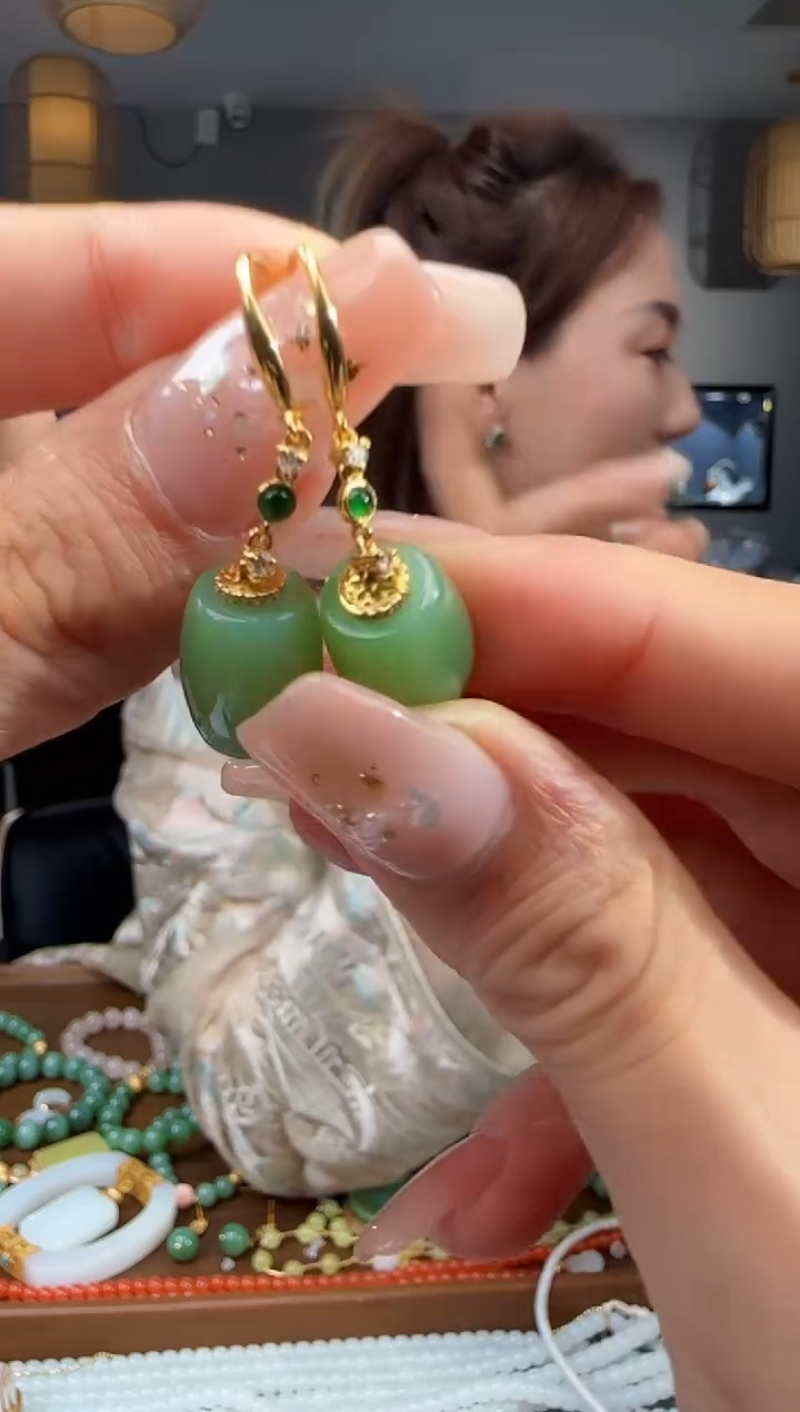 和田玉18K金镶嵌耳饰1