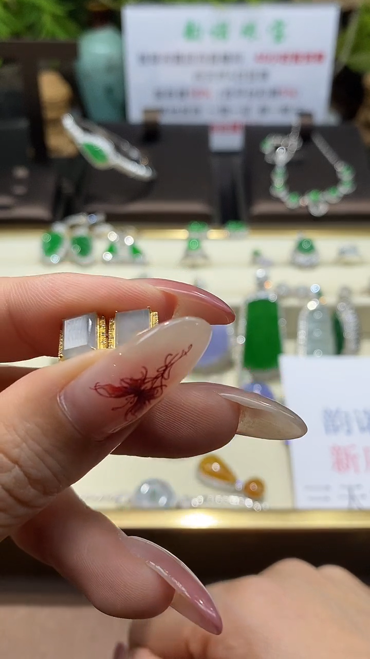 【闪购商品】翡翠耳饰18K金镶嵌天然缅甸A货翡翠 白冰方耳饰