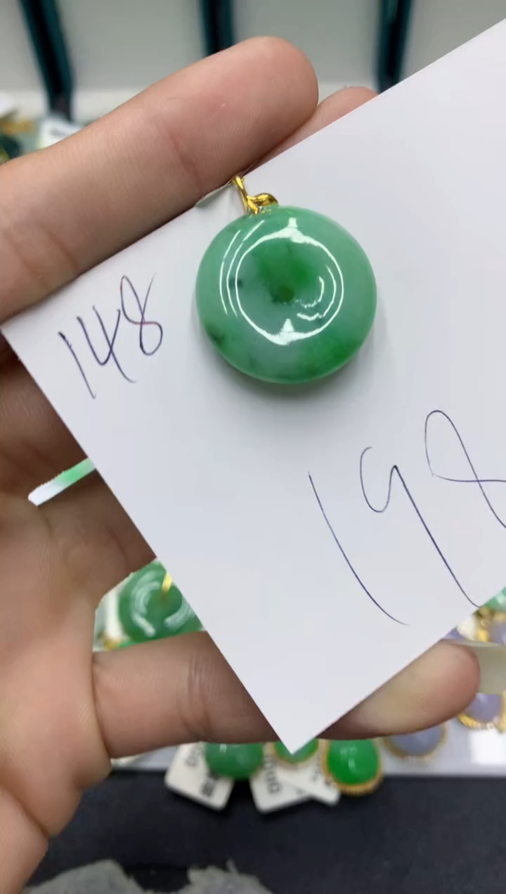 【闪购商品】翡翠颈饰18K金镶嵌翡翠