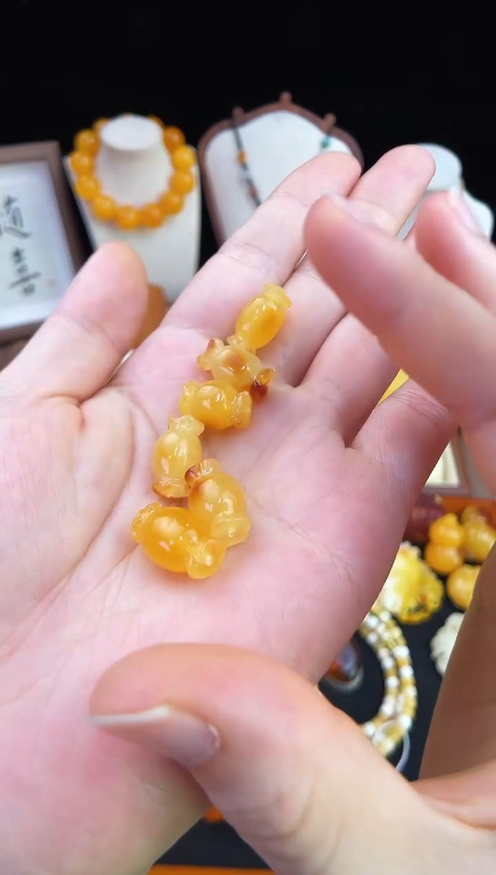 琥珀未镶嵌珠宝奇石多样性发其一