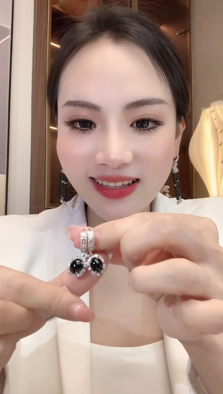 【闪购商品】翡翠耳饰18K金镶嵌D44一对