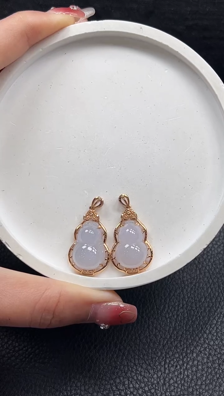 【闪购商品】翡翠颈饰18K金镶嵌葫芦多样性发1件