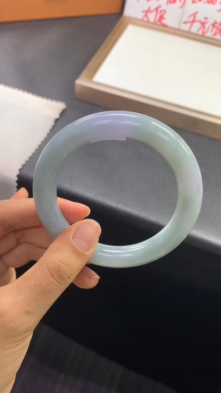 未镶嵌手镯（圆镯）翡翠退货需手镯吊牌标签完好