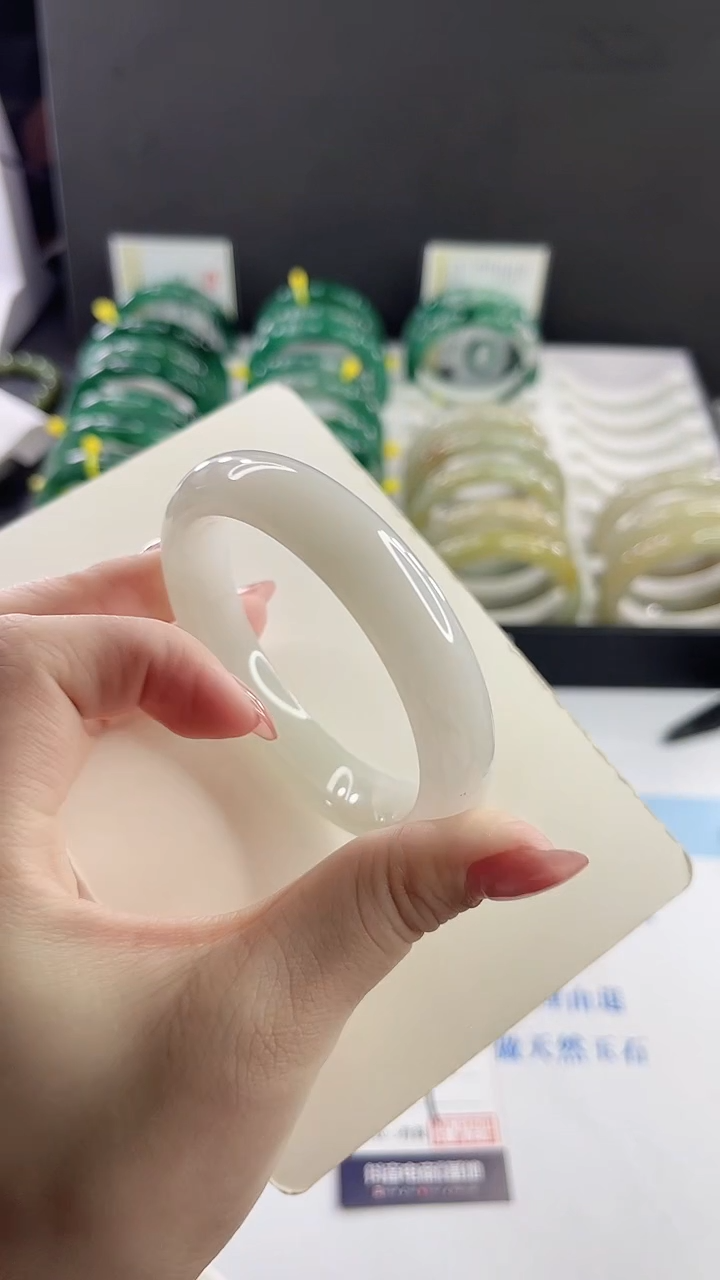 未镶嵌手镯石英质玉多样性发货V10