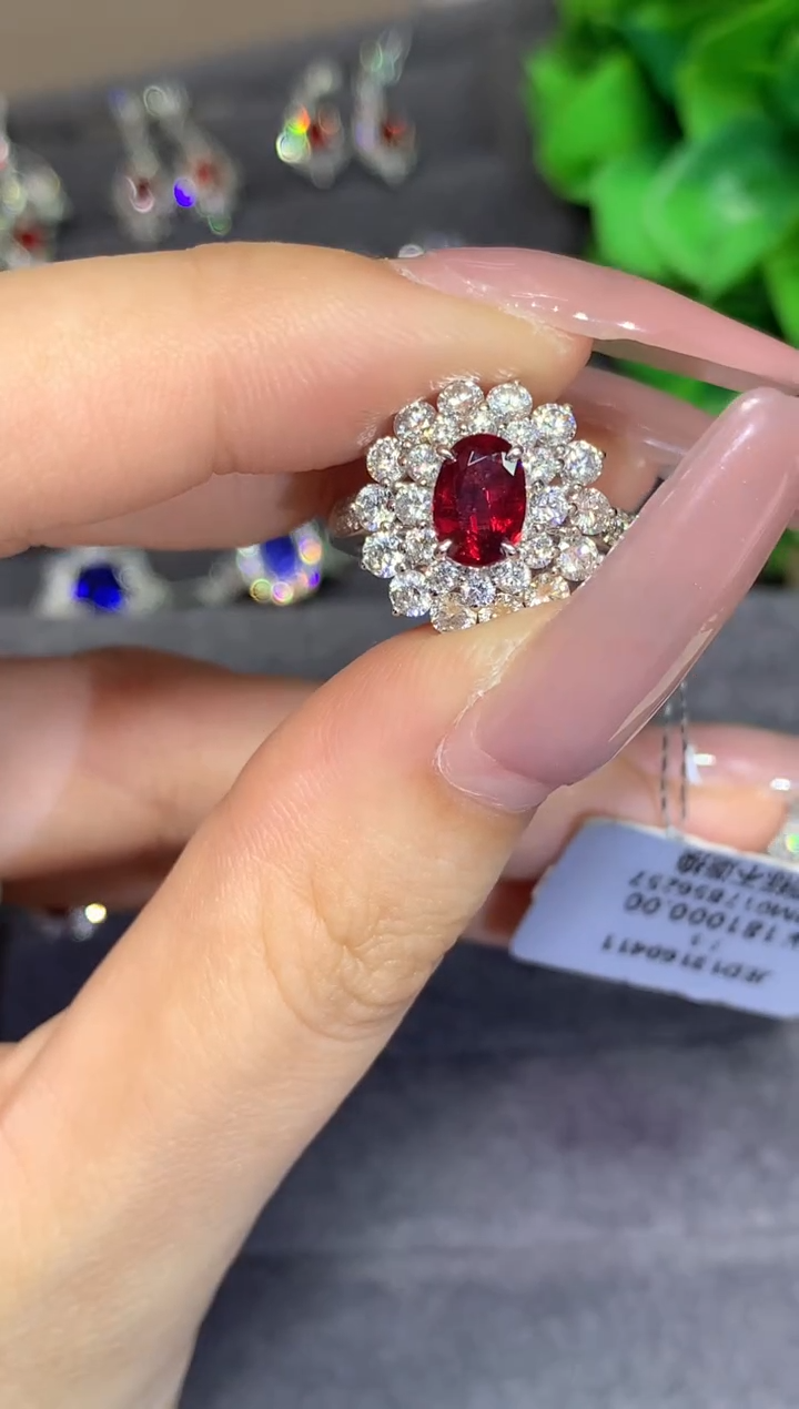 18K金镶嵌戒指红宝石以*1.02CT
