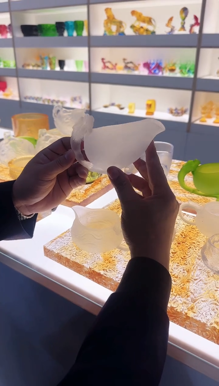 手工艺品琉璃螭龙白公道