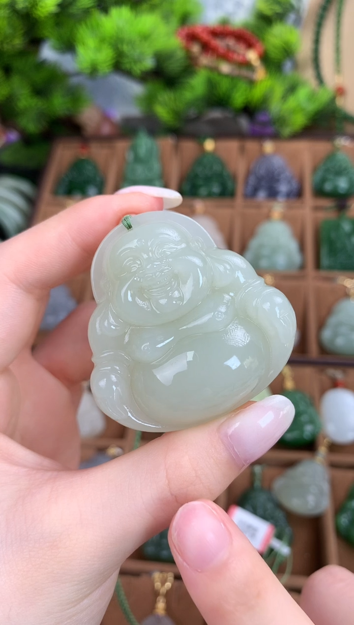 和田玉未镶嵌颈饰吊坠