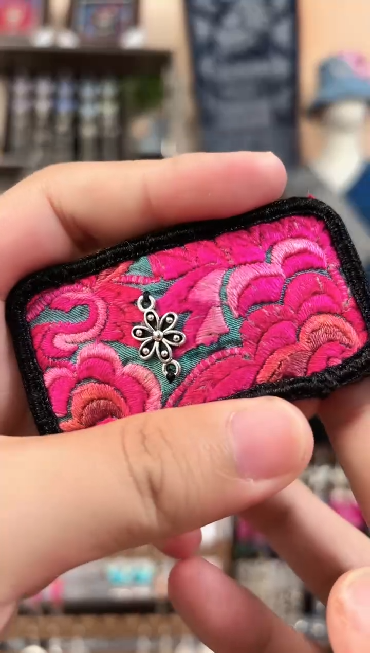 织绣民族风非遗老绣饰品510