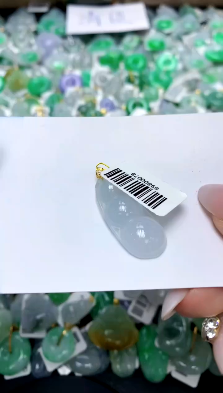 翡翠18K金镶嵌颈饰11111111111111