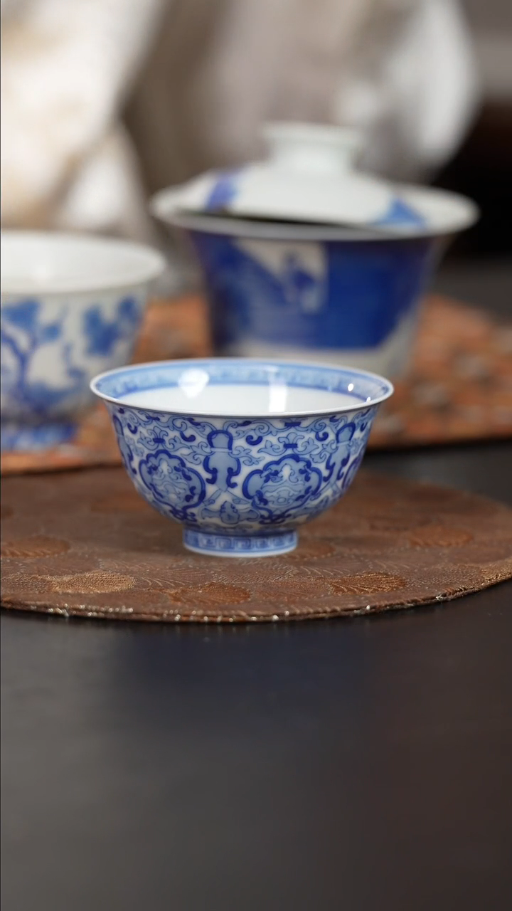 【闪购商品】杯看山柴窑青花图案