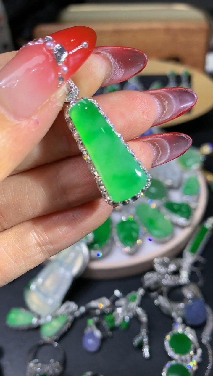 【闪购商品】定制翡翠18K金镶嵌团购