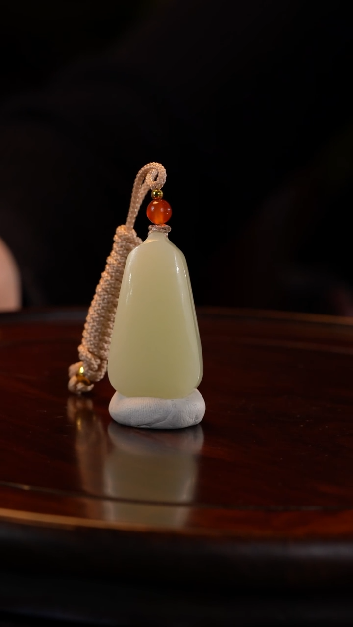 未镶嵌和田玉挂件正 