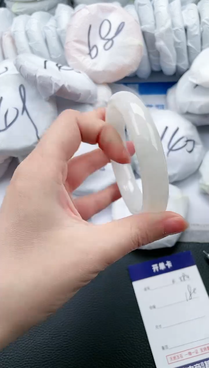 【闪购商品】和田玉手镯未镶嵌K584