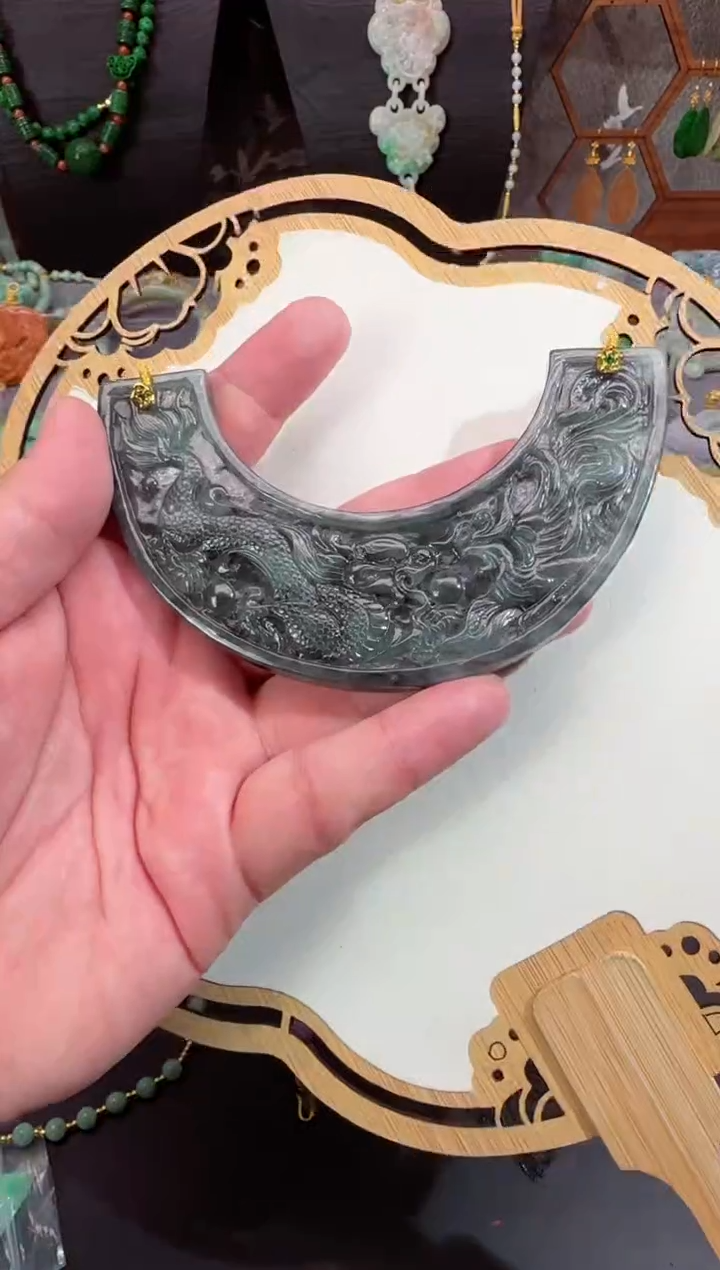 【闪购商品】翡翠颈饰未镶嵌牌子