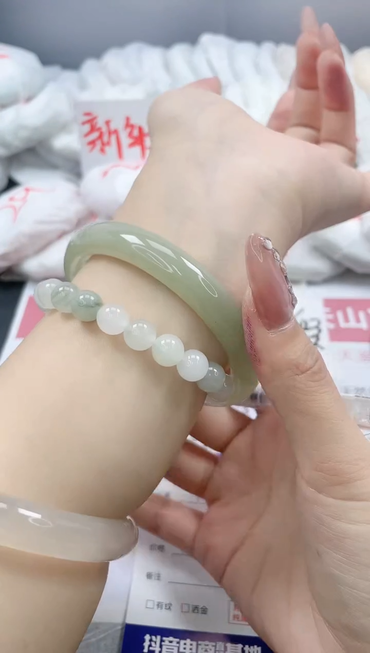 【闪购商品】石英质玉手镯未镶嵌198/62.4