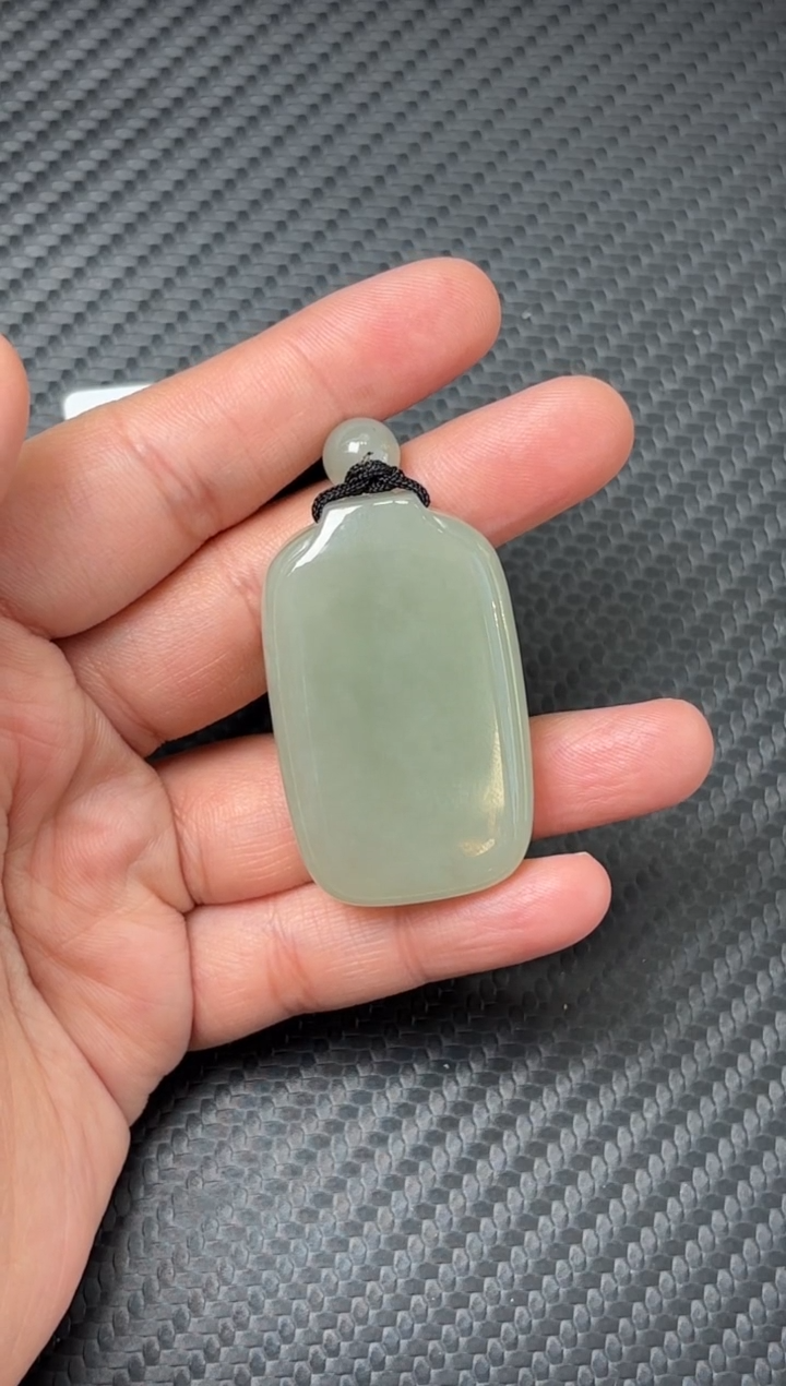 吊坠(赠链)未镶嵌和田玉且末近矿微色差吊坠