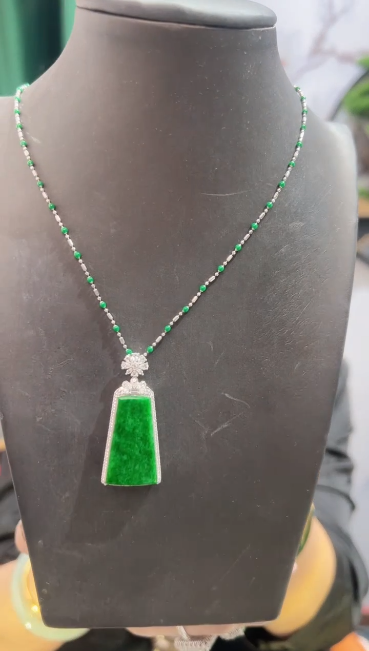 【闪购商品】翡翠颈饰铂Pt950镶嵌888888888888
