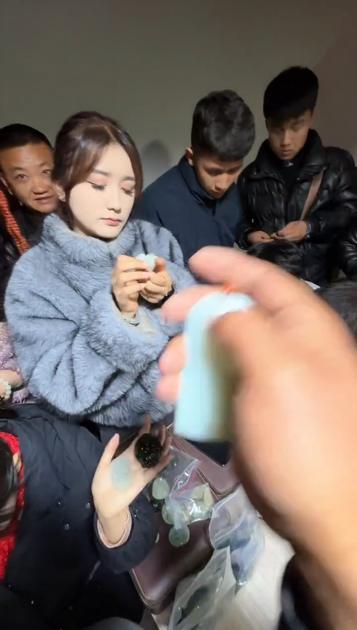 未镶嵌和田玉（糖玉）挂件和田玉