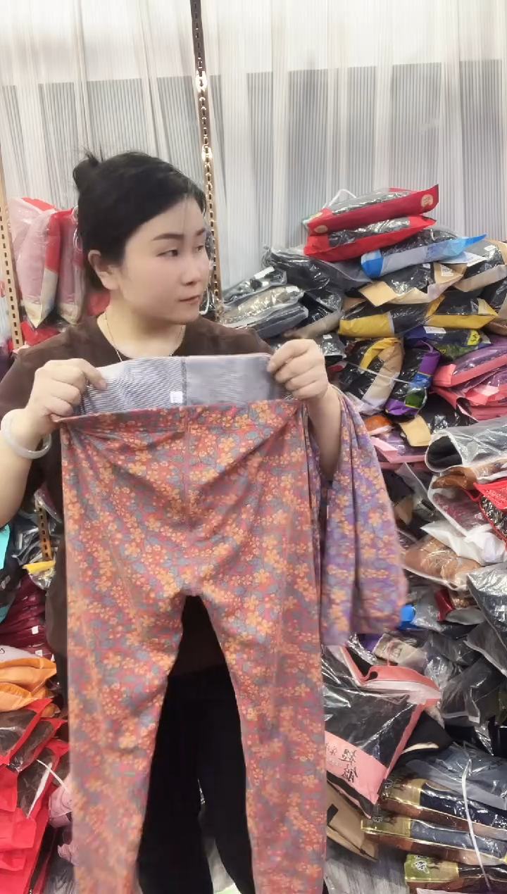 闪122   碎花秋裤   120-140斤  花型随机