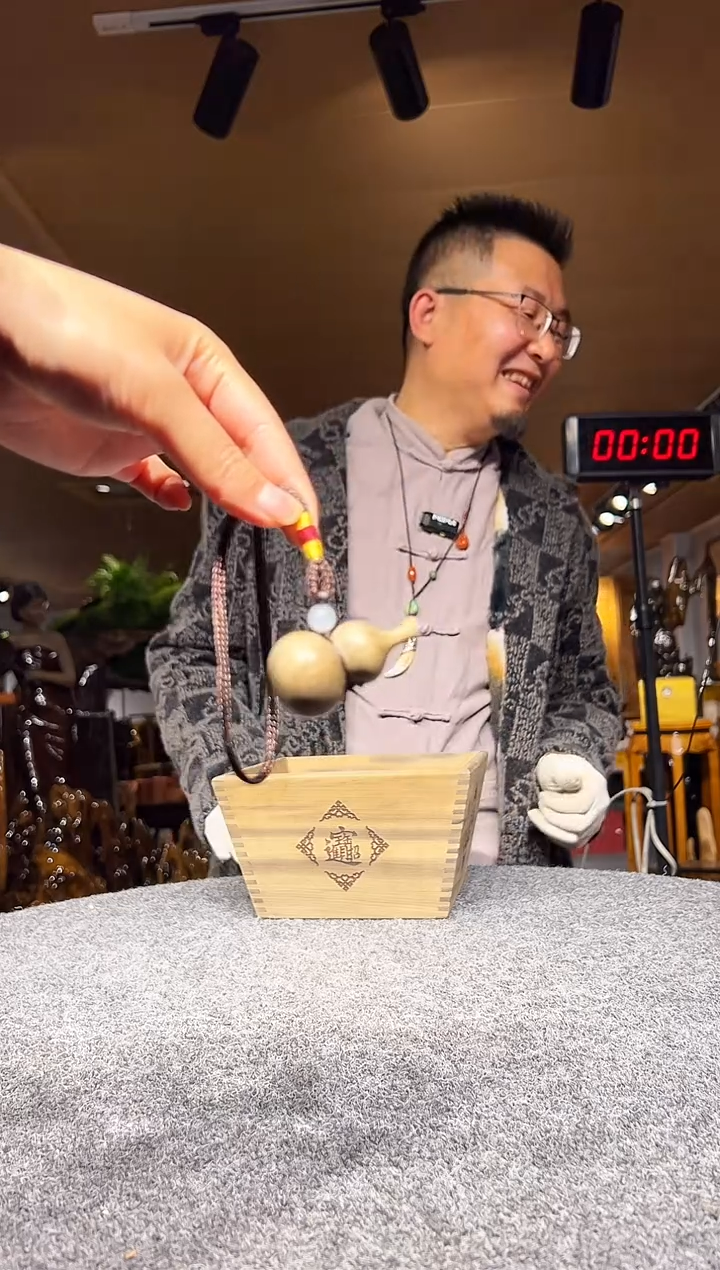 金丝楠木雕款辉*金丝楠木
