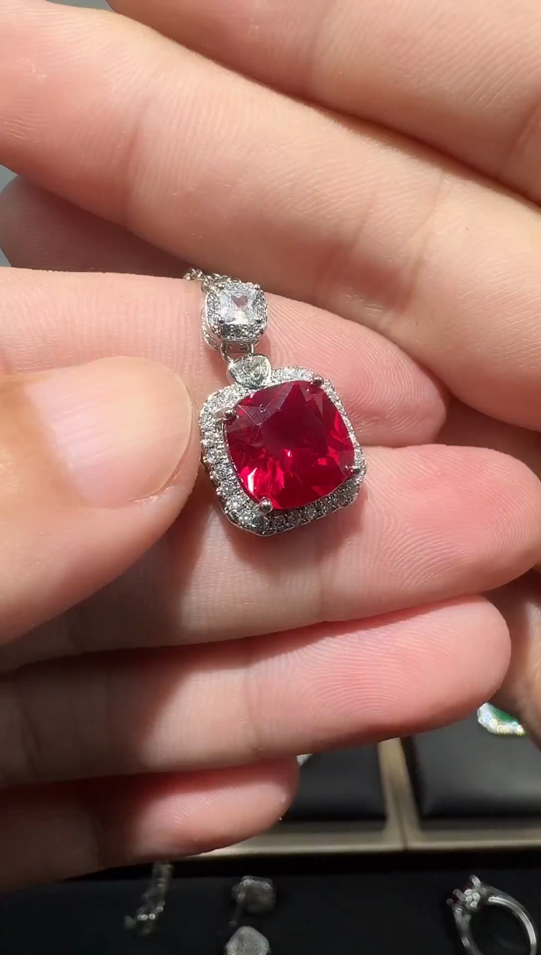 吊坠(赠链)18K金镶嵌红宝石201