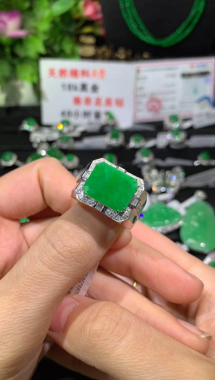 【闪购商品】翡翠戒指18K金镶嵌无事牌