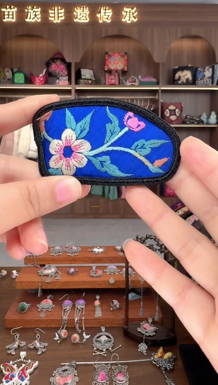 【闪购商品】织绣扶光苗绣传承47