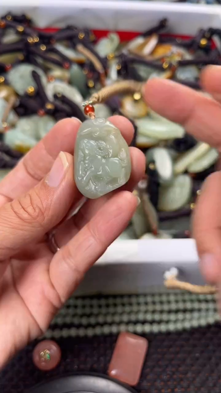 【闪购商品】和田玉颈饰未镶嵌多样性发货没有证书拍一发一有瑕