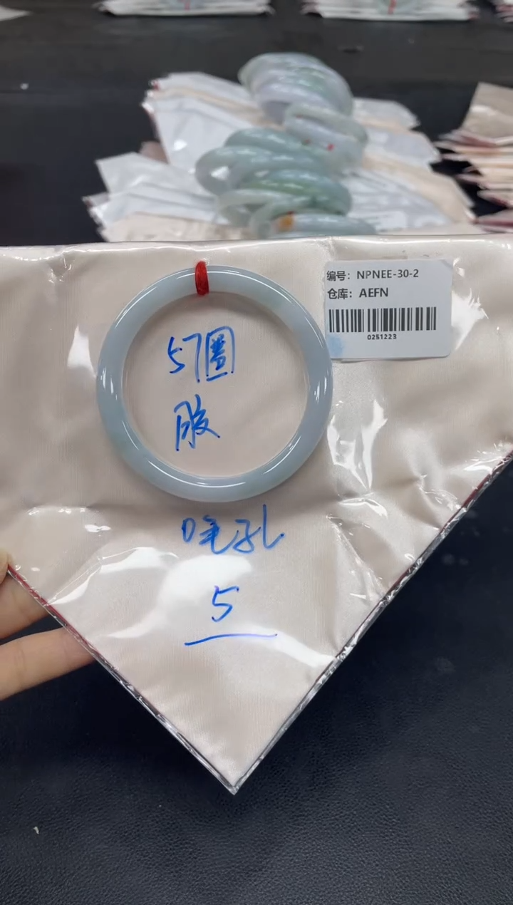 未镶嵌手镯翡翠翡翠手镯