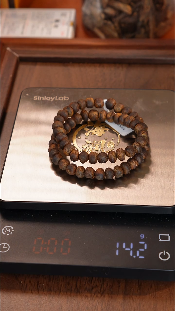 沉香手串善**，海南莺歌绿齐楠8mm虫漏双圈手串