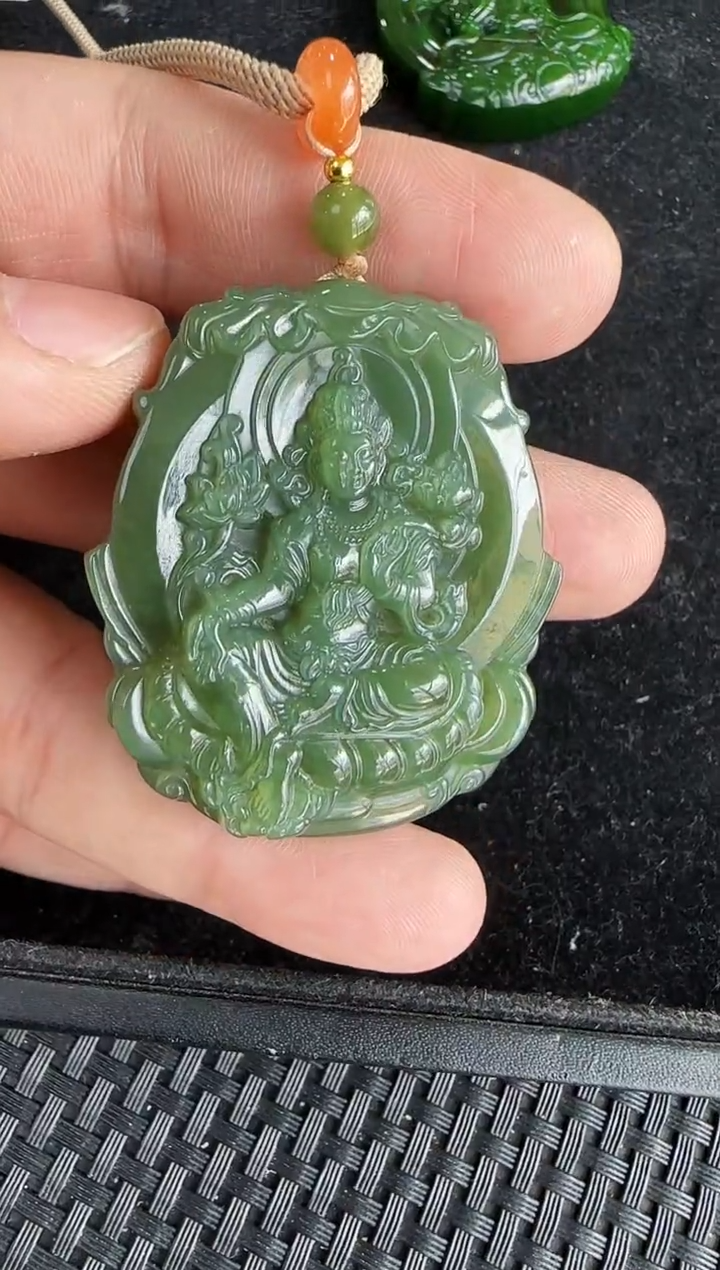 和田玉未镶嵌颈饰度母