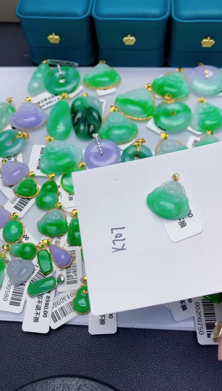 颈饰18K金镶嵌翡翠缅甸天然翡翠A货