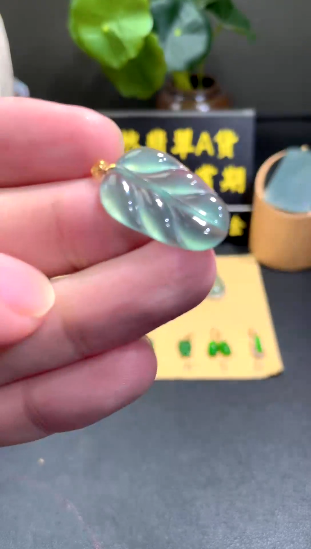 颈饰18K金镶嵌翡翠翡翠A货