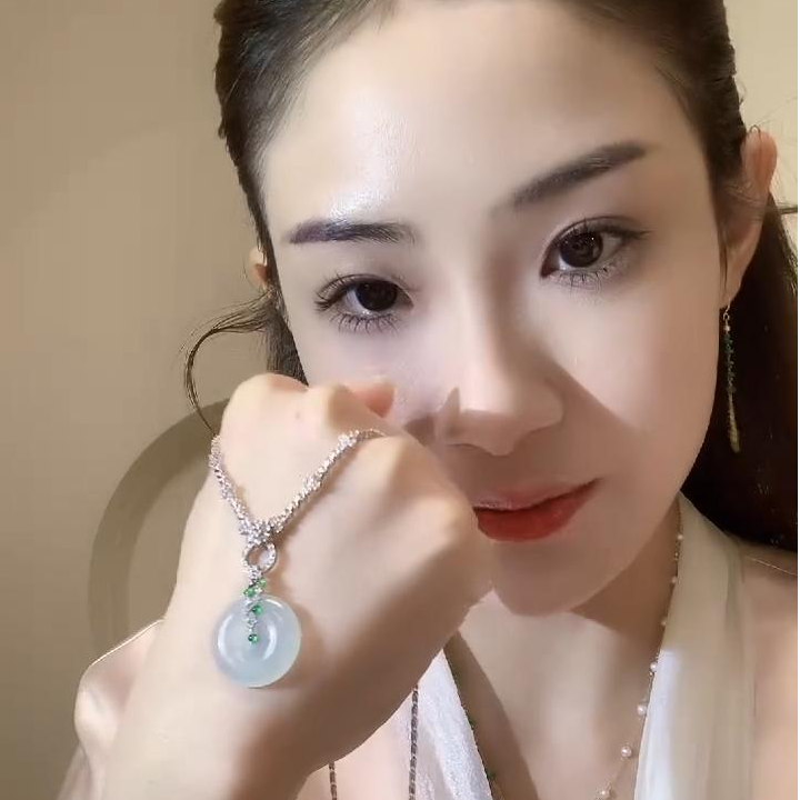 玥集珠宝 18K金 翡翠平安扣（不含链） 多样性发货一件 YL