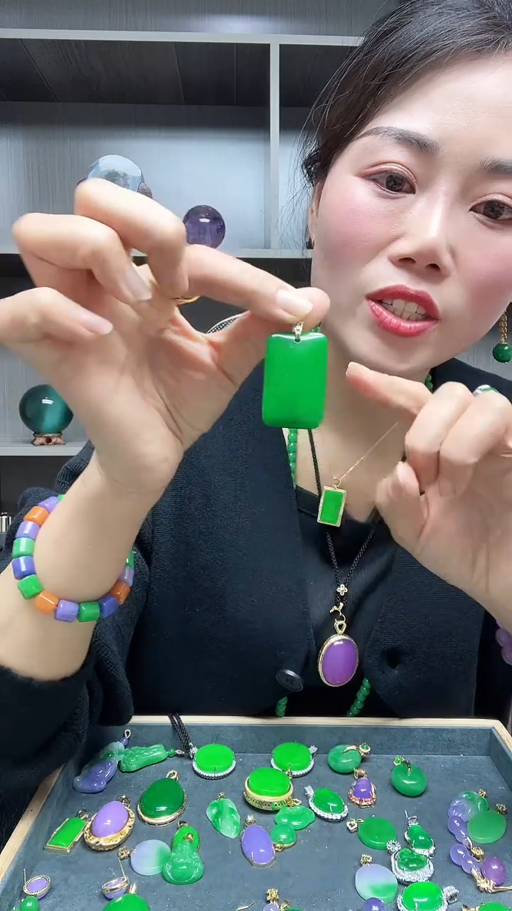 【闪购商品】翡翠吊坠(赠链)14K金镶嵌吊坠