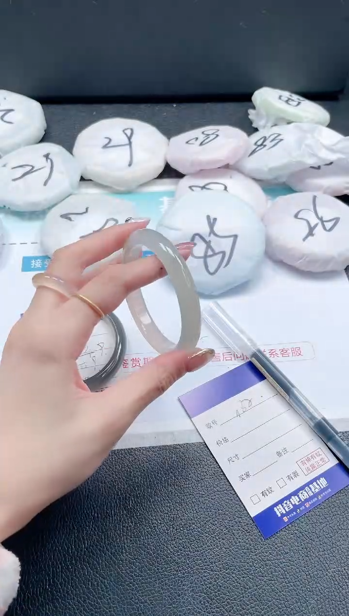 【闪购商品】石英质玉手镯未镶嵌 12J162-56