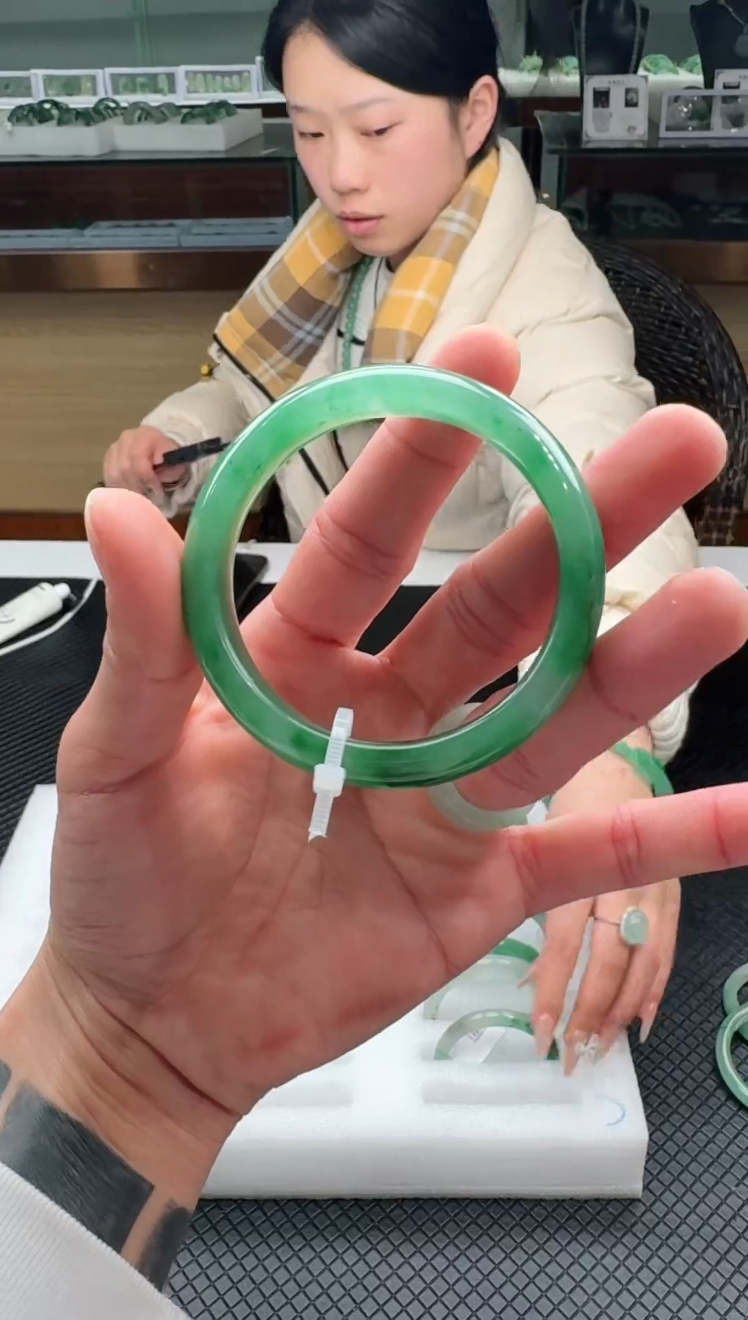 【闪购商品】石英质玉手镯未镶嵌天然冰飘花非洲翠