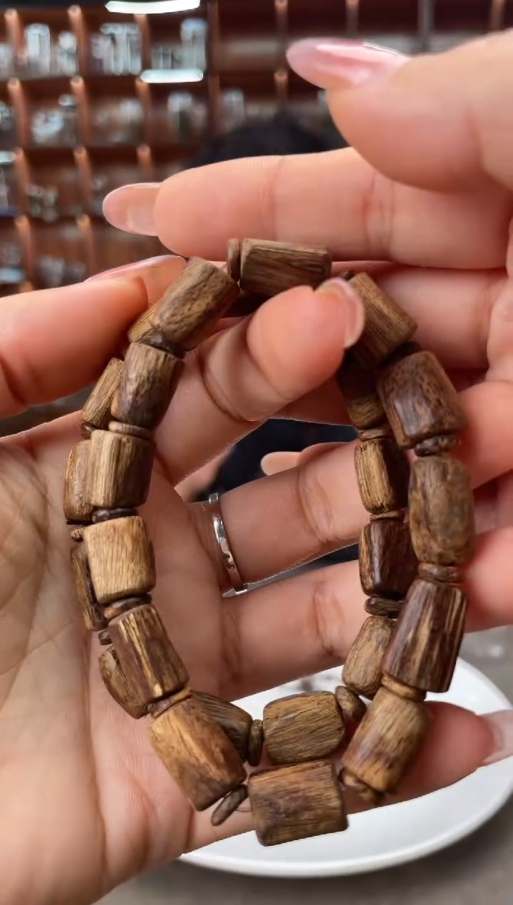 【闪购商品】沉香手串21号越南多样性发一条