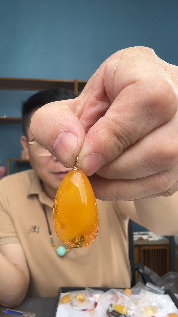 未镶嵌琥珀裸石24（有瑕介意勿拍）